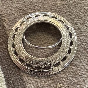 Silver tone Circular scarf clip